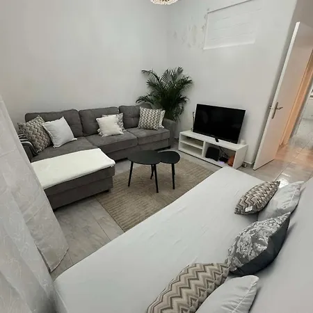 T1 Marques Pombal Villa *